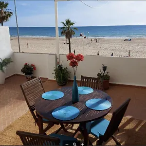 amazing-frontal-beach-apartment.es-andalucia.com/